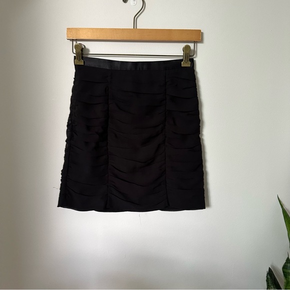 H&M Ruched Mini Skirt - Picture 1 of 3